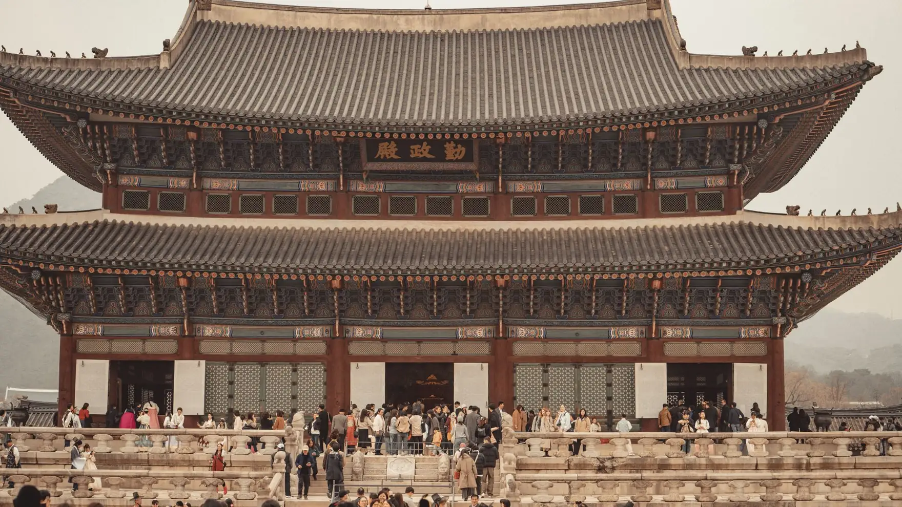 Discover the majestic Gyeongbokgung Palace, a top tourist attraction in Seoul, filled with visitors